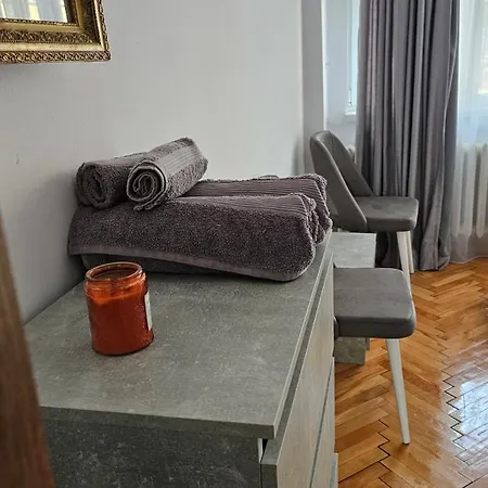 Urban Comfort 1br Near South Park With Balcony