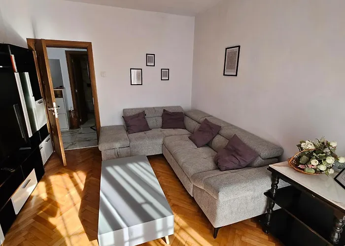 Urban Comfort 1br Near South Park With Balcony Apartament